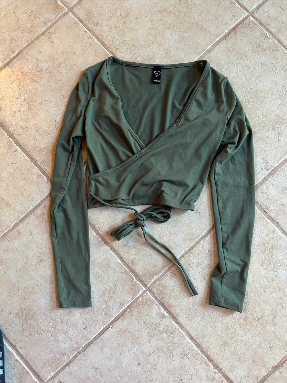 olive green long-sleeve crop top from Windsor w/deep v neck & front tie-small